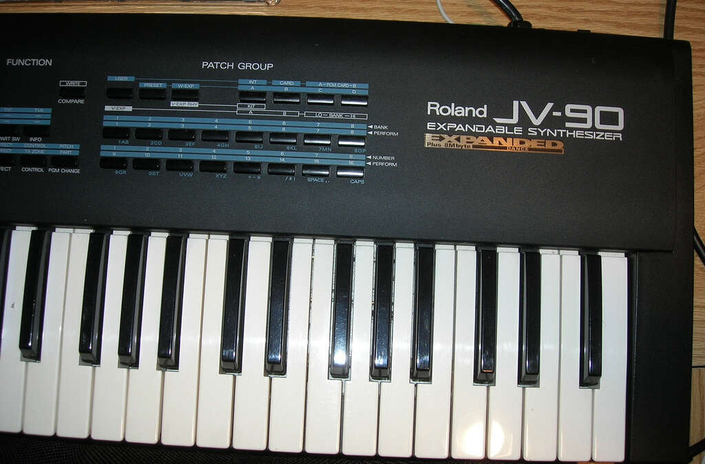 Roland JV-90