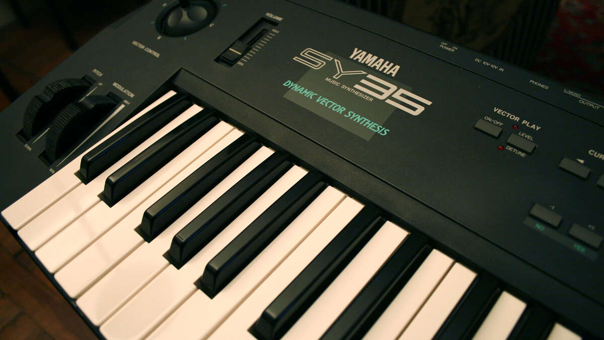 Yamaha SY35