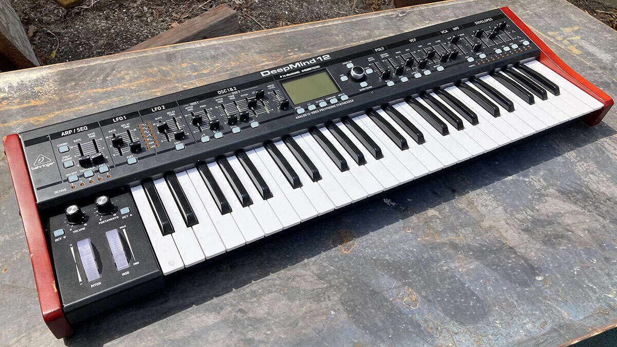 Behringer Deepmind 12